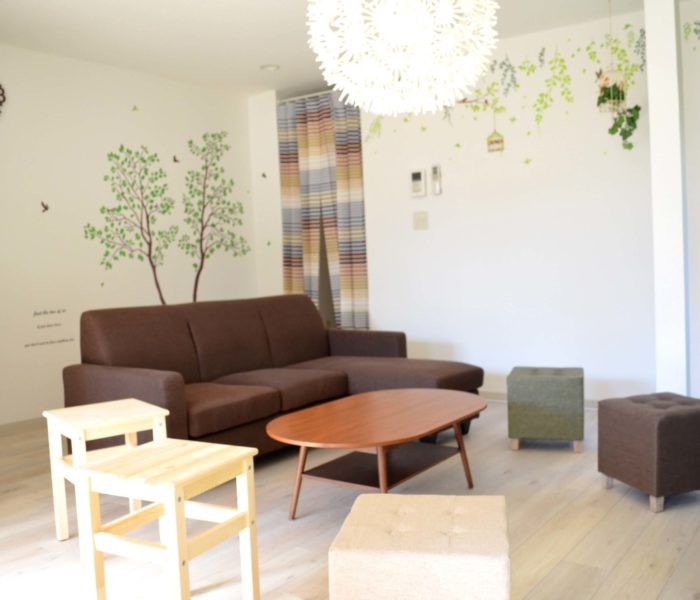 https://www.wabisabihouse.jp/wp-content/uploads/2021/07/Living-OffN-scaled-700x600.jpg