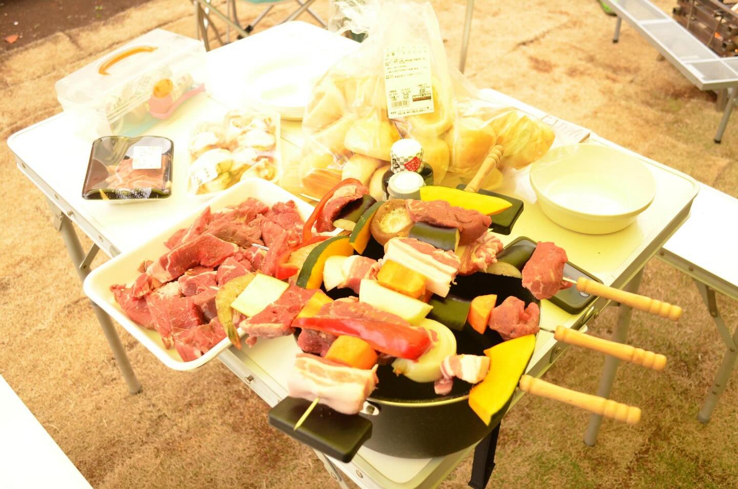 本格的に寒くなる前に！ということで、秋の駆け込みバーベキューを開催しました🍖

庭でBBQができるのって、庭付き一戸建てのシェアハウスの醍醐味だよね！

しかも、「今日やらない？」ですぐにできるのもシェアハウスのいいところ❣

道具は一式揃っているので、材料だけ買ってくればお手軽にバーベキューができちゃいます！

今回はちゃんとバーベキューピックに材料を挿したスタイルで楽しみました🥰

なんとなく海賊感あるなって思うの、わたしだけですか？🙂✨

大きいお肉と野菜をたっぷり食べて、幸せな秋の思い出になりました～！

次はクリスマスパーティーしようね！

（結局飲みたいだけ😎）

wabi_sabi_house__official
Wabi Sabi House Jiyugaoka
わびさびハウス自由ヶ丘

✨️待望の空室です！！✨️ 
自由ヶ丘にたたずむデザイナーズシェアハウス♬

詳しくはVR内覧へGo！！！！
https://www.wabisabihouse.jp/houses/jiyugaoka/
お問い合わせはこちら
https://www.wabisabihouse.jp/contact/

#リノベーション, #新規入居キャンペーン, #フリーレント #シェアハウス #国際交流 #東京 #留学 #仲間 #sharehouse #welcomeparty #farewellparty #異業種交流 #coliving #innovation #わびさびハウス中野富士見町 #自由が丘 #自分磨き #自分探し #国内留学 #わびさびハウス #わびさびハウス自由が丘 #わびさびハウスoff中野 #わびさびハウスoff中野アネックス #わびさびハウスoff自由が丘 #暮らし #学び,