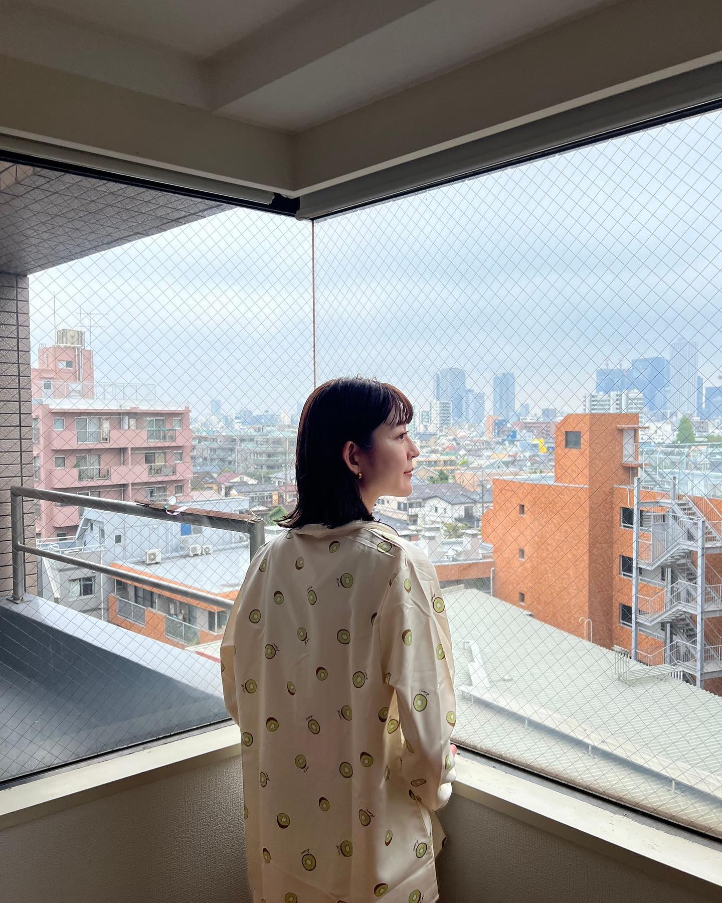 朝…と聞くとどんなイメージを思い浮かべますか?
すっきり爽やかな朝、二日酔いでつらい朝、夜更かしすぎて起きれない朝…☀などなどさまざまな朝がありますよね。
シェアハウスの朝は、もちろんすっきり爽やかな朝☀✨です!
朝もやがかかってちょっと霞んだ東京の街を見渡しながら迎える朝が爽やかじゃないわけないですよね😄
見渡す空が晴れていればもちろん気持ち良いですし、曇りや雨でも、雲の様子でいつもと違う景色を味わうことができます◎
ここから見渡すどんな景色も大好き💕
今日も一日がんばるぞ!という気持ちにさせてくれます。
wabi_sabi_house__official
Wabi Sabi House Nakanofujimicho
中野富士見町
✨️リニューアルオープン!!✨️
ブルックリンスタイルにフルリノベーション!
明るくお洒落でスタイリッシュ♬
詳しくはVR内覧へGo!!!!
https://www.wabisabihouse.jp/houses/nakano-fujimicho/
お問い合わせはこちら
https://www.wabisabihouse.jp/contact/
#リノベーション #リニューアルオープン #フリーレント #シェアハウス #国際交流 #新生活 #東京 #留学 #sharehouse #welcomeparty #farewellparty #異業種交流 #言語習得 #coliving #innovation #わびさびハウス中野富士見町 #自由が丘 #自分磨き #国内留学 #わびさびハウス #わびさびハウス自由が丘 #わびさびハウスoff中野 #わびさびハウスoff中野アネックス #わびさびハウスoff自由が丘 #暮らし #__maaho__, #chiroru1547,#todo_yui,#3jun_staglam,