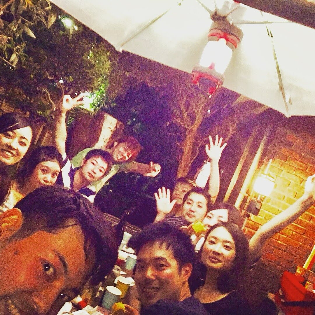 お盆も終わって一息つき、帰省や旅行で出かけていた住人さんたちも続々とシェアハウスに戻ってきました!
昔はお盆過ぎたら涼しくなるのが一般的だったのに、今はまだ全然夏本番のように暑いですよね☀
日が落ちるのはちょっと早くなったかな?
暑さのピークを抜けて、夕方は涼しく感じられる日も増えてきたので、納涼会を開催しました💪
やっぱり外で飲むお酒はおいしいなぁ。
暗くなってくると、キャンプ感もあってテンション上がりますよね🥰
お盆休み中にあったあれこれをお互いに報告し合い、にぎやかな会になりました🍻
次はお月見会かな??☽笑
wabi_sabi_house__official
Wabi Sabi House Jiyugaoka
わびさびハウス自由ヶ丘
✨️待望の空室です!!✨️
自由ヶ丘にたたずむデザイナーズシェアハウス♬
詳しくはVR内覧へGo!!!!
https://www.wabisabihouse.jp/houses/jiyugaoka/
お問い合わせはこちら
https://www.wabisabihouse.jp/contact/
#リノベーション, #新規入居キャンペーン, #フリーレント #シェアハウス #国際交流 #東京 #留学 #仲間 #sharehouse #welcomeparty #farewellparty #異業種交流 #coliving #innovation #わびさびハウス中野富士見町 #自由が丘 #自分磨き #自分探し #国内留学 #わびさびハウス #わびさびハウス自由が丘 #わびさびハウスoff中野 #わびさびハウスoff中野アネックス #わびさびハウスoff自由が丘 #暮らし #学び,